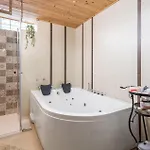 בית נופש Gorgeous In With Sauna