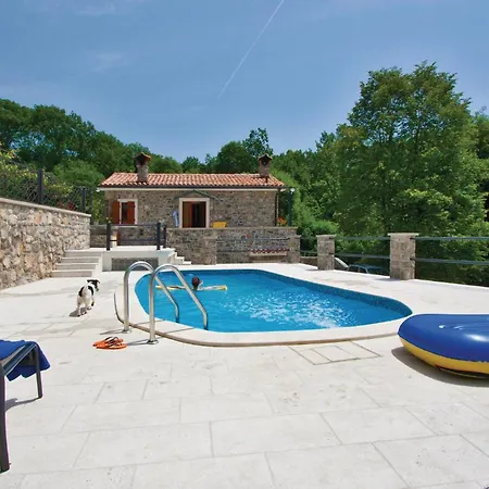 2 Bedroom Gorgeous In Poljane *