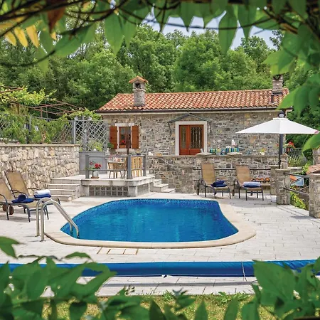 2 Bedroom Gorgeous In Poljane Ferienhaus Ruzici (Primorje-Gorski Kotar)
