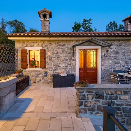 2 Bedroom Gorgeous In Poljane Ferienhaus *