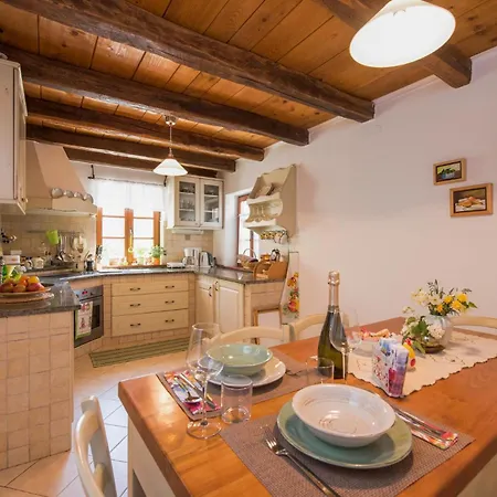 2 Bedroom Gorgeous In Poljane Ferienhaus Ruzici (Primorje-Gorski Kotar)