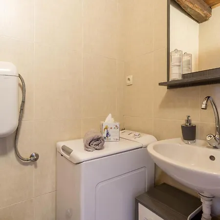 Дом отдыха Gorgeous In Poljane With Sauna Poljane