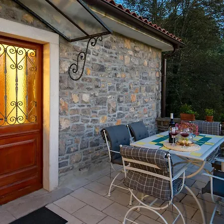 2 Bedroom Gorgeous In Poljane Ferienhaus