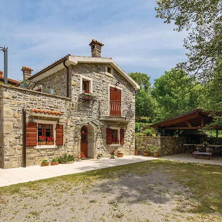 度假居 2 Bedroom Gorgeous In Poljane Ruzici (Primorje-Gorski Kotar)