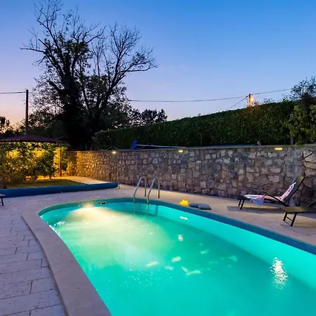 Дом отдыха Gorgeous In Poljane With Sauna