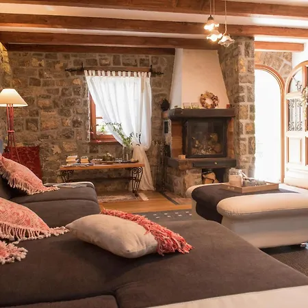 2 Bedroom Gorgeous In Poljane Ferienhaus